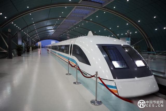 中国创新磁悬浮技术！可在列车行驶中实现无线传电，效率达92%